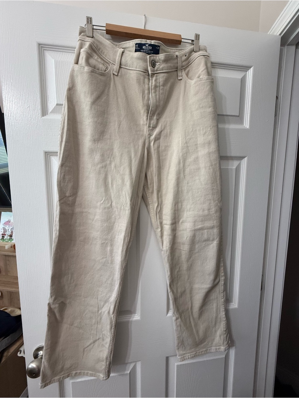 Hollister Women’s Cream High-Rise Straight Jeans